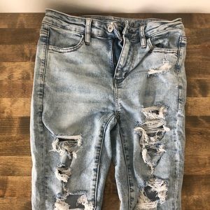 American Eagle jeans seize 4 light wash ripped